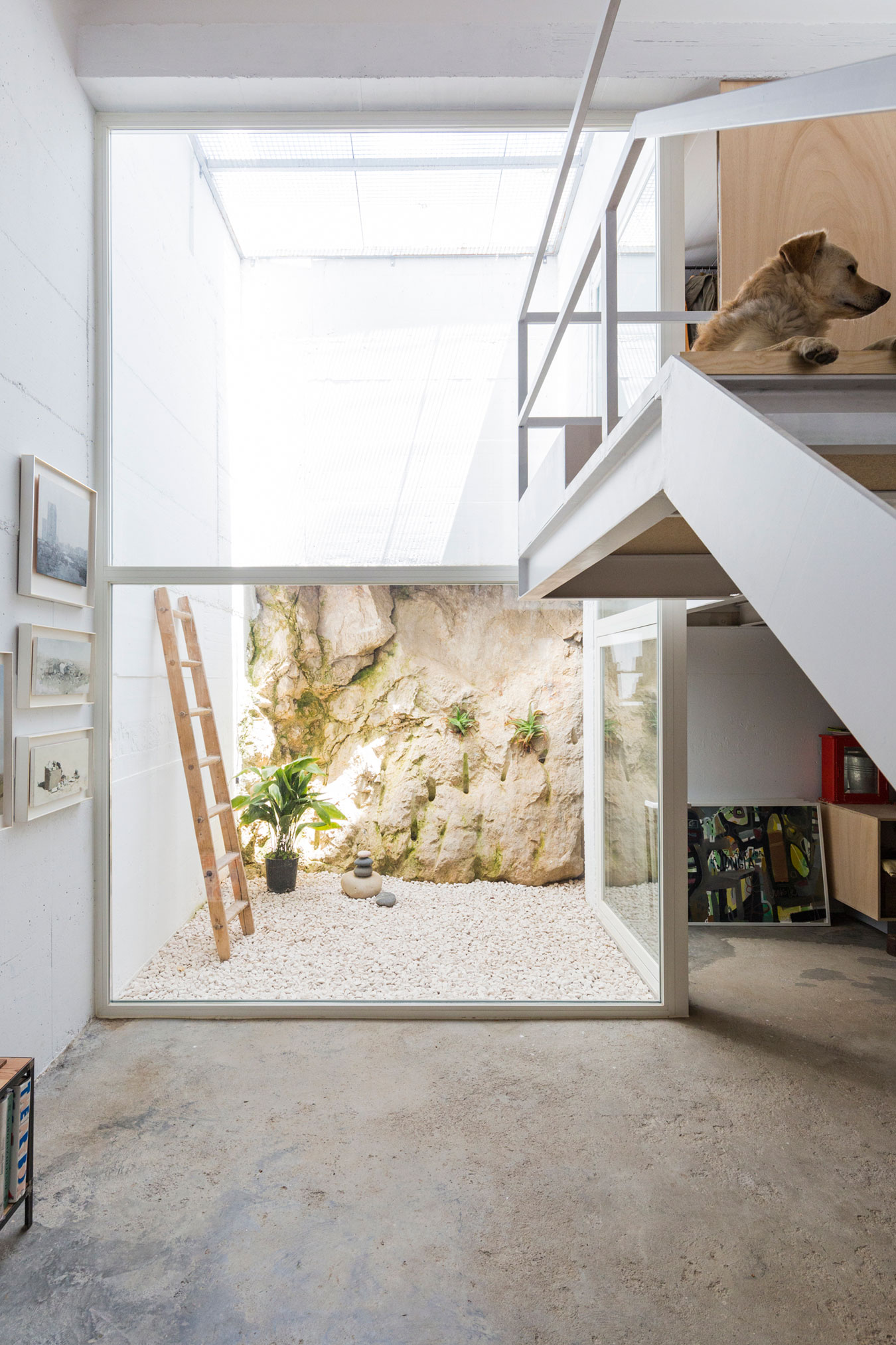 马拉加画家住宅 | 融入自然的白色立方体-26