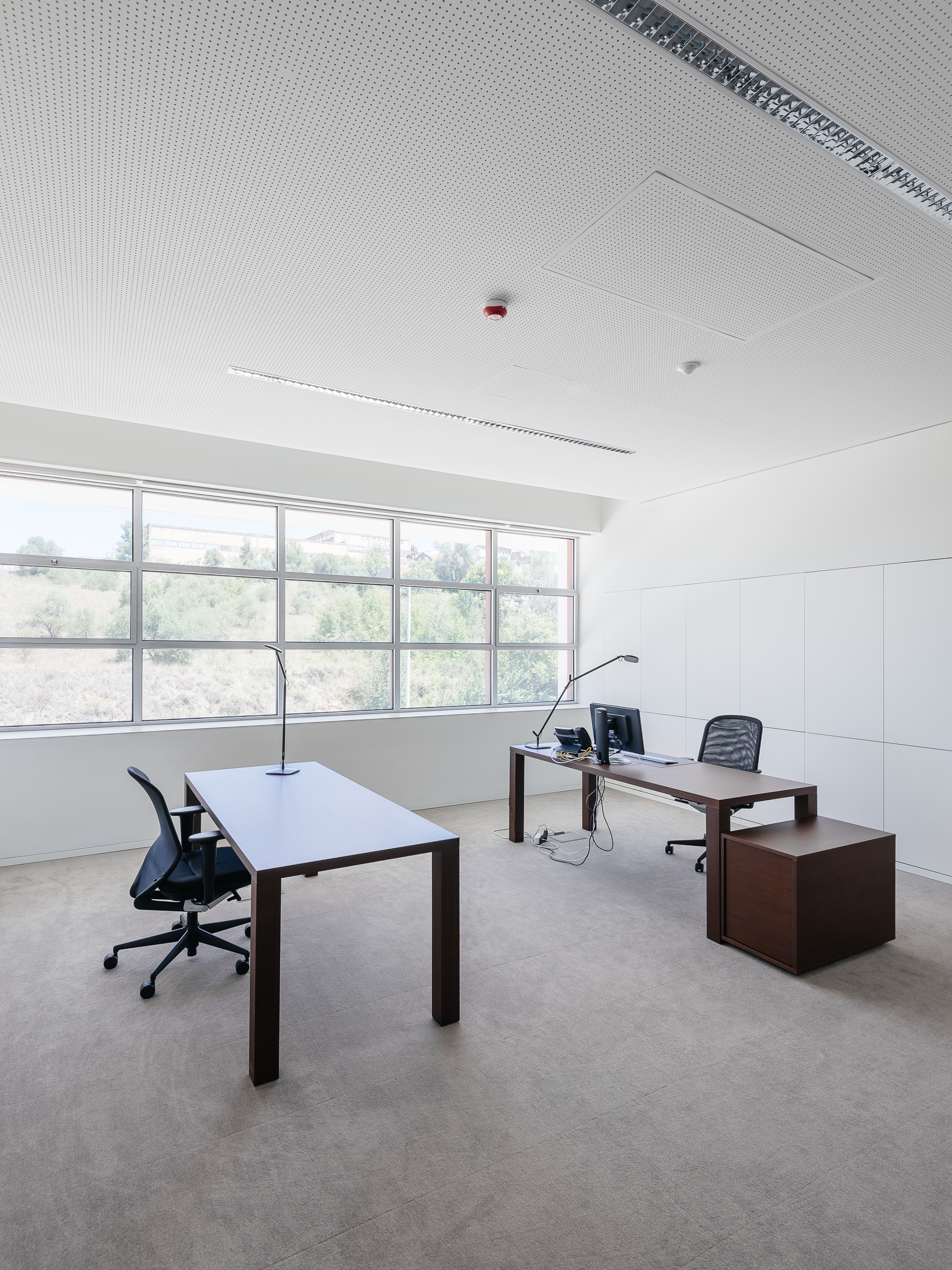 葡萄牙 Plural 药店总部物流中心,古今交融的办公建筑-52