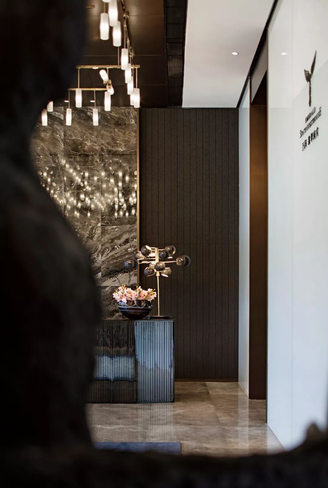 西安万科翡翠国宾营销中心 | 现代优雅的 New Art Deco 空间-12