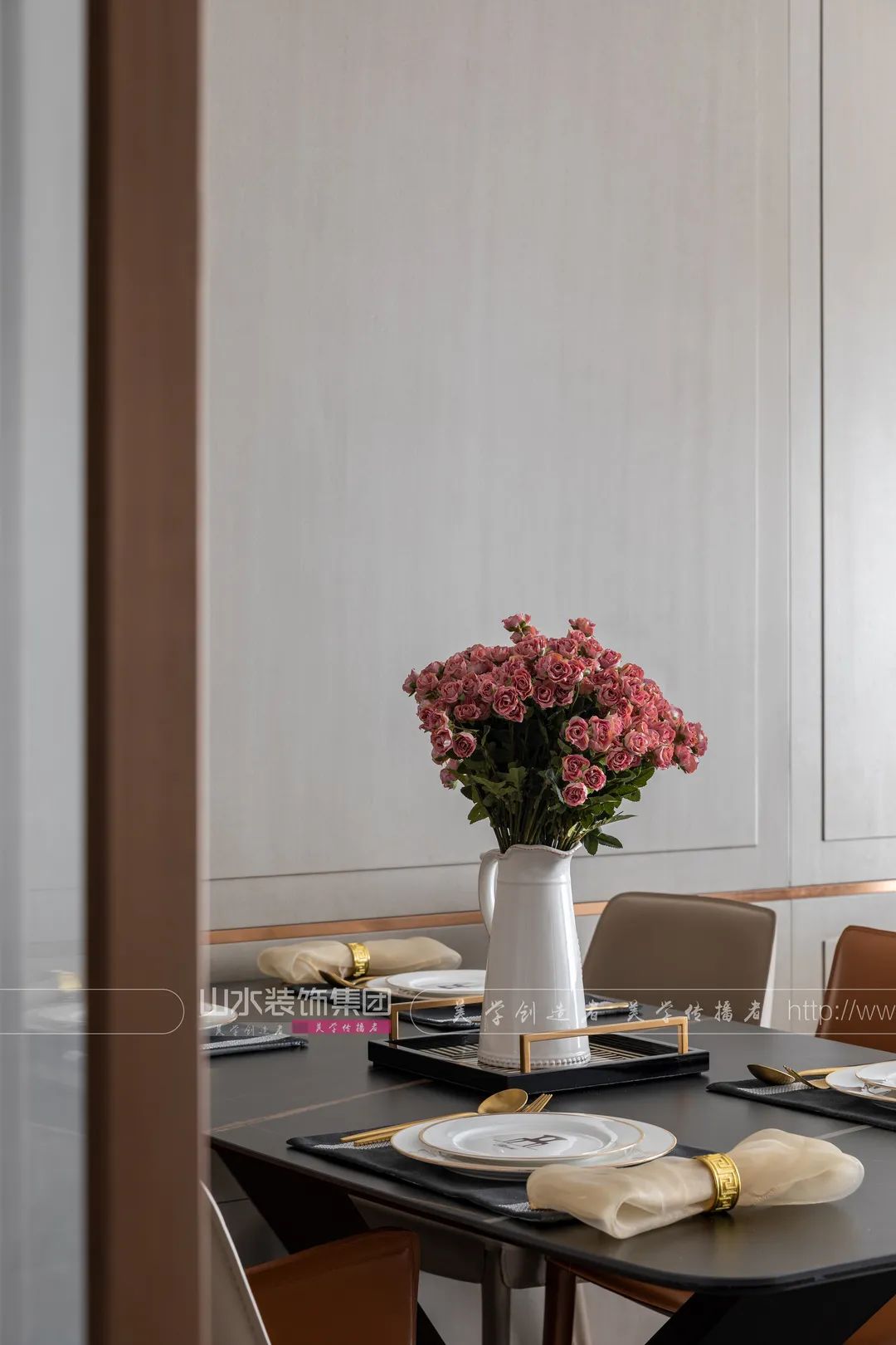 悦湖山院现代轻奢家居设计丨李森-7