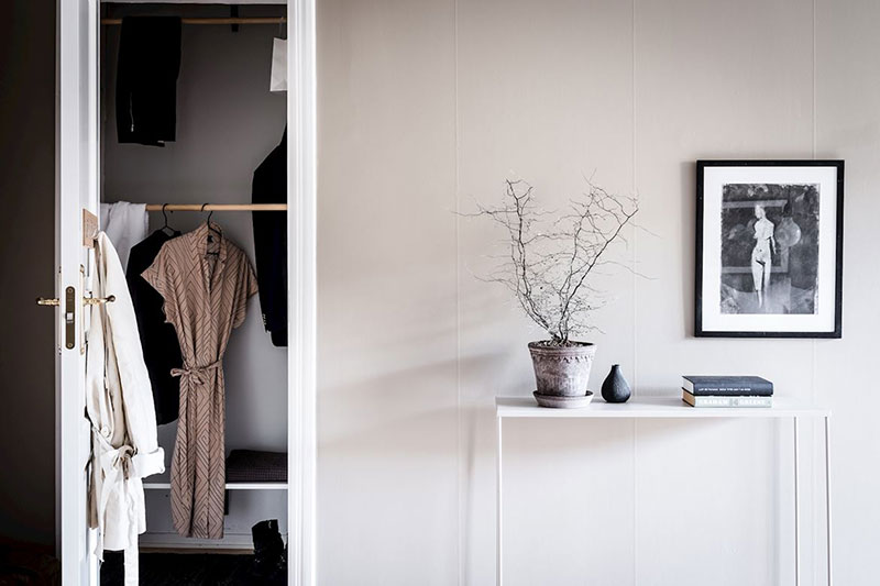 暗色调瑞典小公寓，舒适实用空间利用-6