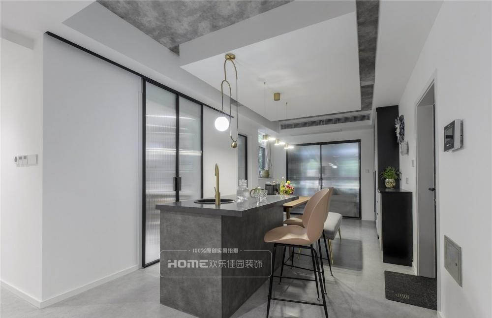 灰色调北欧风,打造花艺 90 后夫妇的诗意家居-22