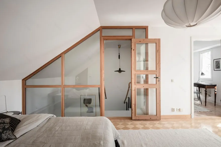 瑞典木质玻璃阁楼卧室设计-8