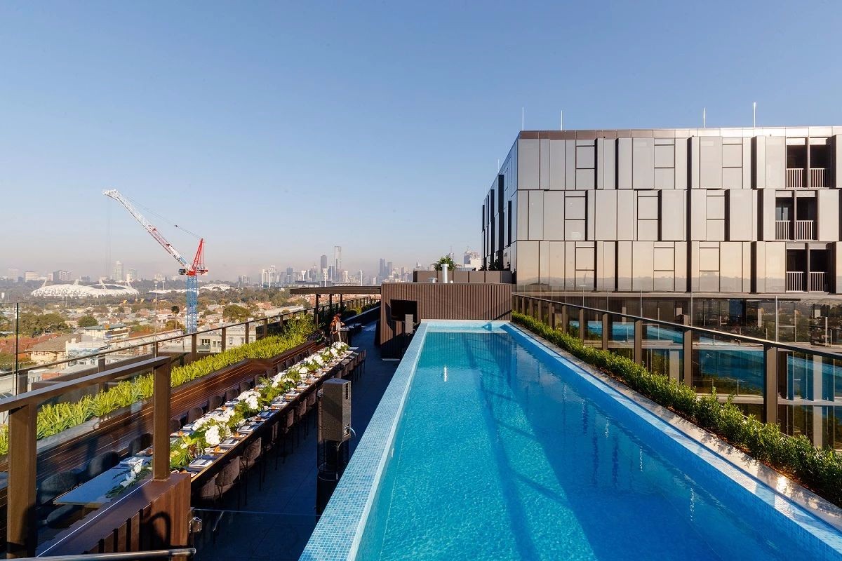 非鬼才   敢设计丨顶层连廊竟被设计成悬浮的空中泳池-45