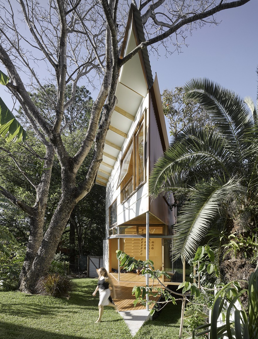 Modern Treehouse Designed as a “Weekender in the Backyard” for a Young Couple-1