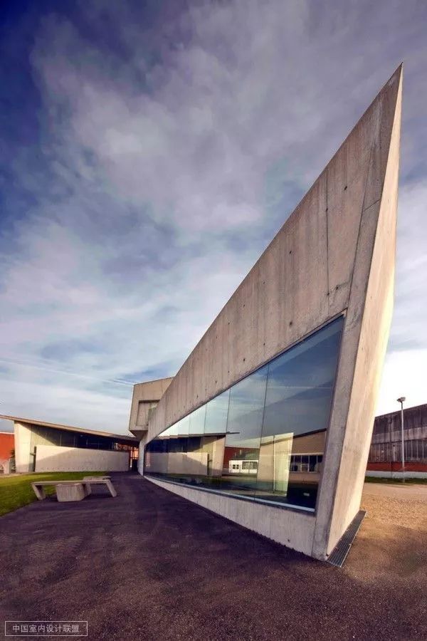Vitra Fire Station——Zaha Hadid 的室内设计魅力-0
