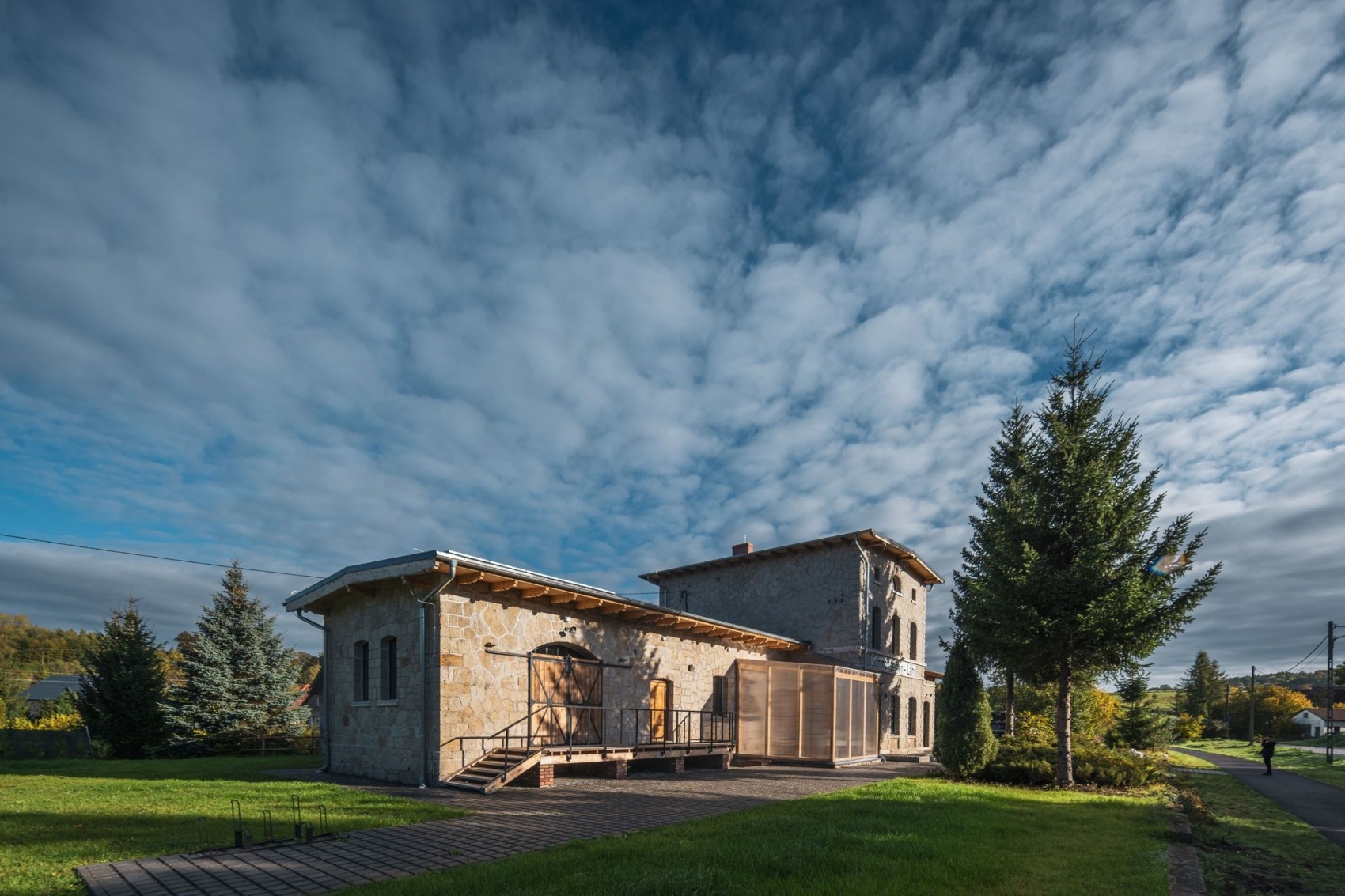 普瓦涅旧火车站改乡村活动中心丨利比里亚博米-10