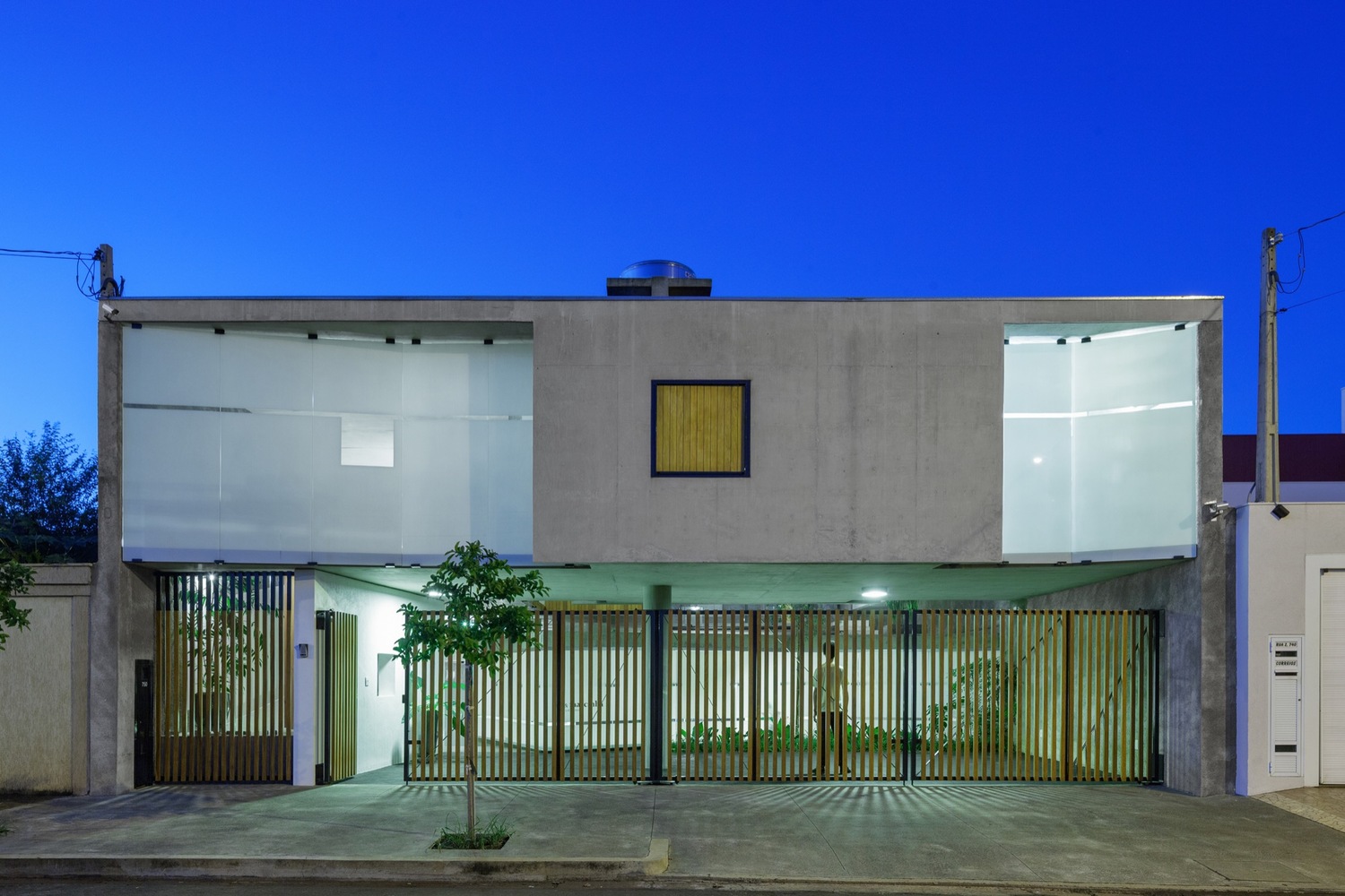 巴西奥兰蒂亚住宅 · 共生设计展现居住与工作空间-32