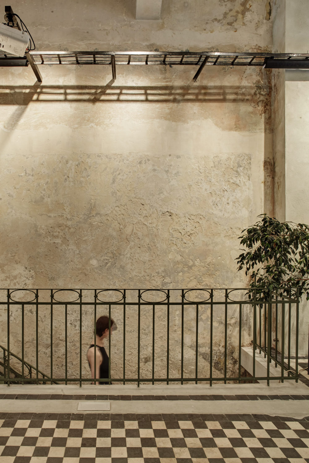 乌克兰利沃夫 Radio Garage 实验画廊改造-49