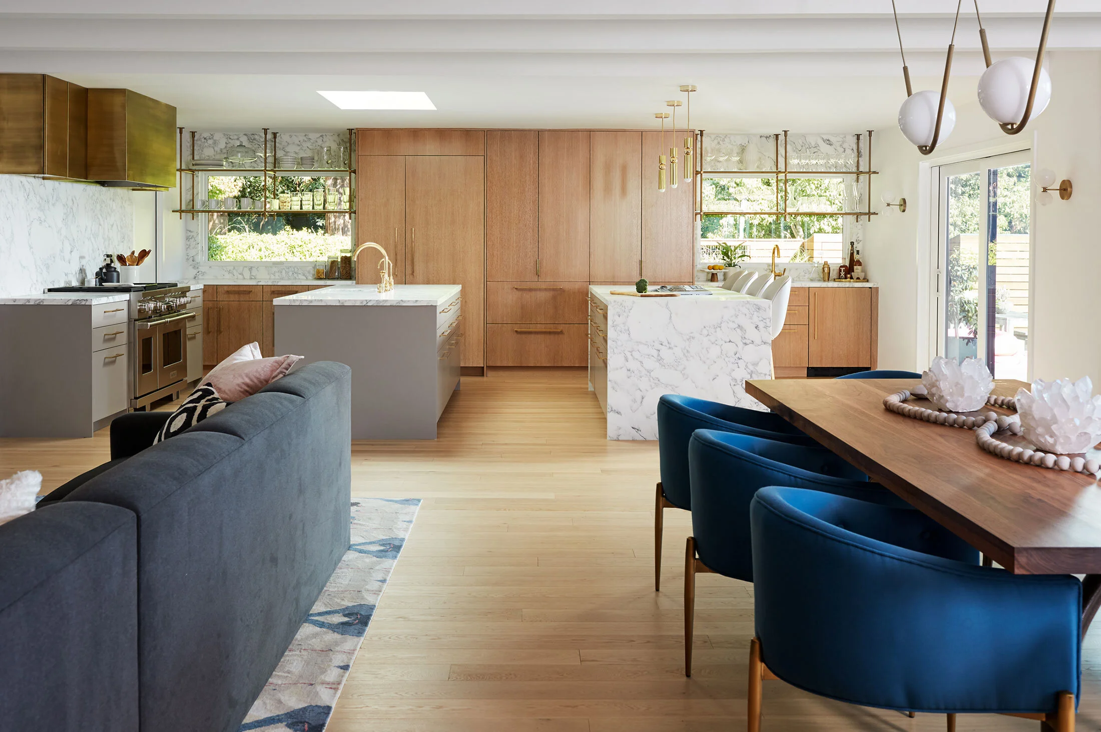 中世纪 吕·厄·HSH室内设计公司
注:Lu·e可能是特定人名或品牌名,由于缺乏更多背景信息,只能按音译处理 丨美国丨HSH Interiors AOR-8