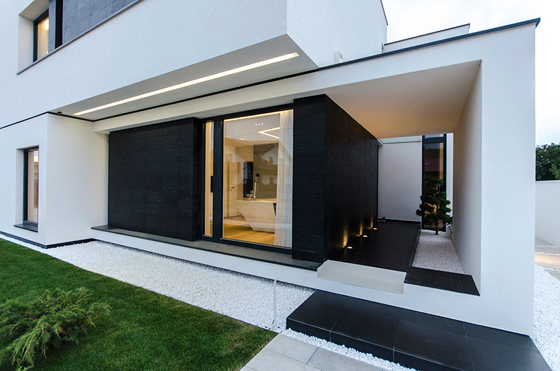 罗马尼亚 C 住宅 | 巧妙利用立面设计实现光影平衡-1