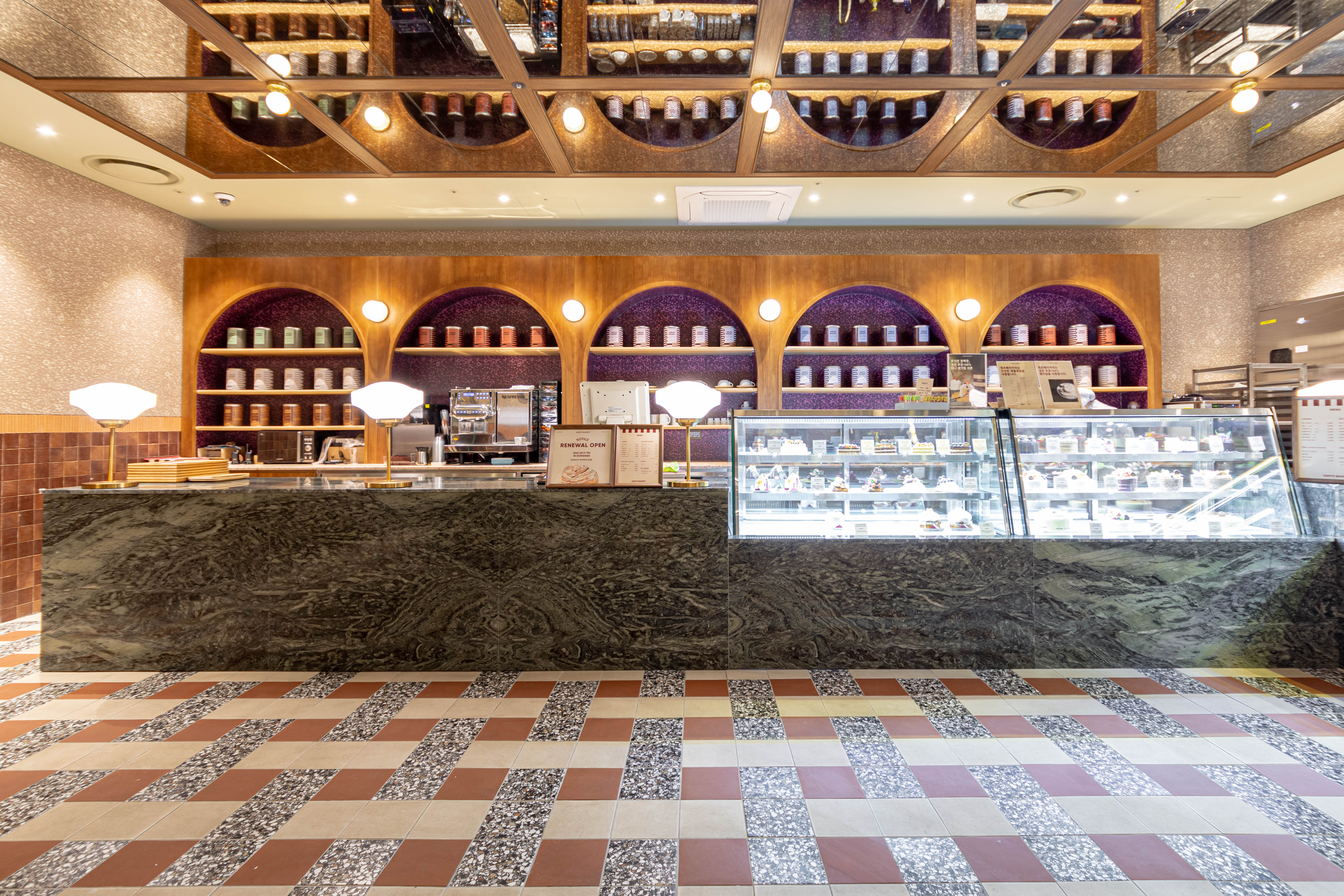 85 平米小空间，极简设计师的巧妙布局-6