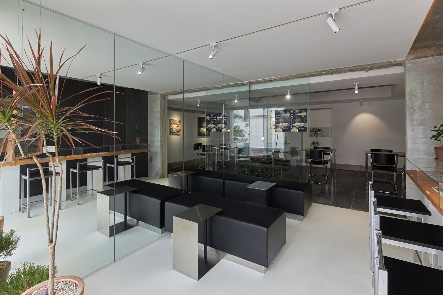 29°C 的温暖 | 木质氛围的咖啡厅设计-3