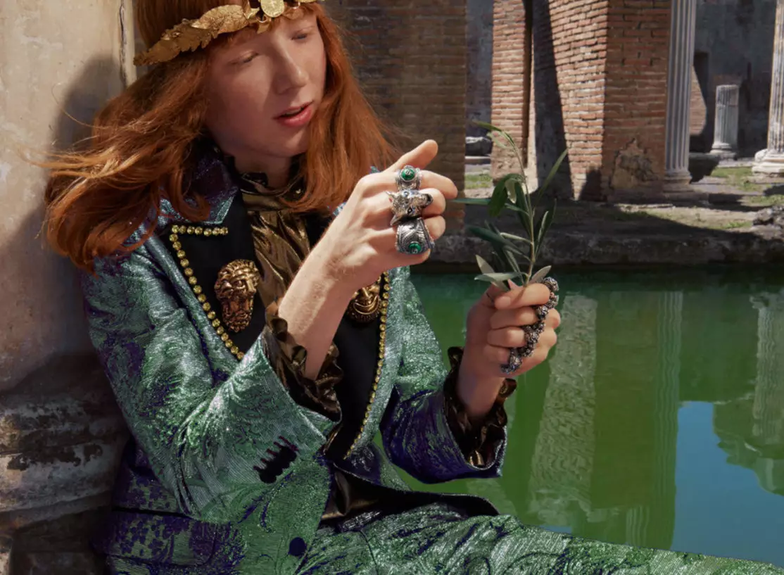 新城控股·樾隽中央-3