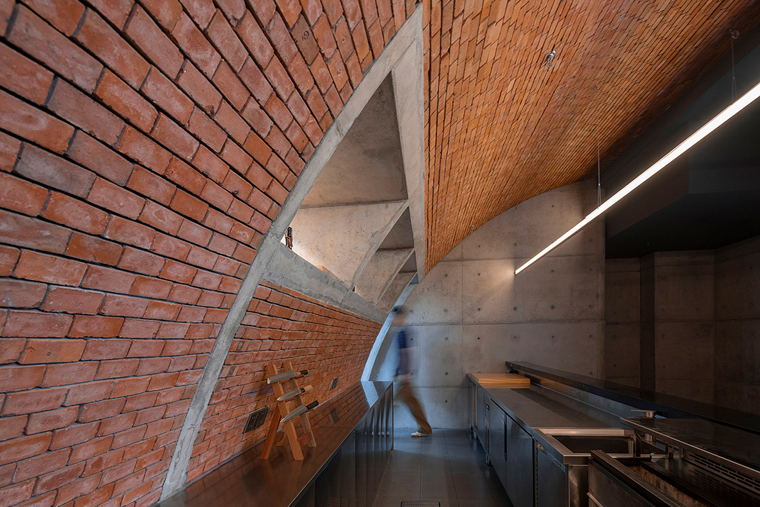 漏斗状砖柱的烧鸡餐厅，深圳  Designed by | BIGER俱乐部设计 - 酒吧餐厅 - 餐厅LOGO-VI空间设计-全球餐饮研究所-5