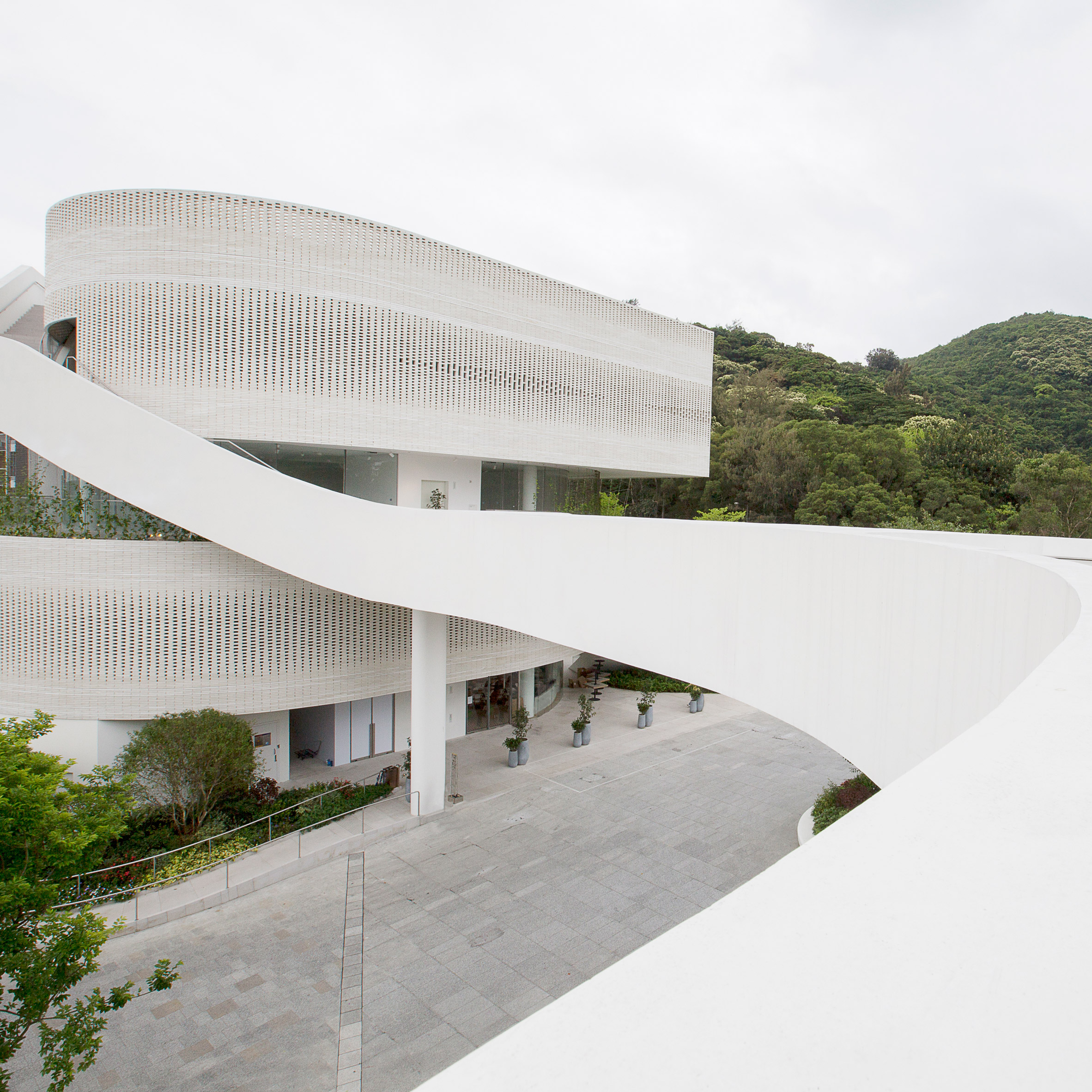 Minsuk Cho designs bridge-linked gallery and clubhouse in Hong Kong-0