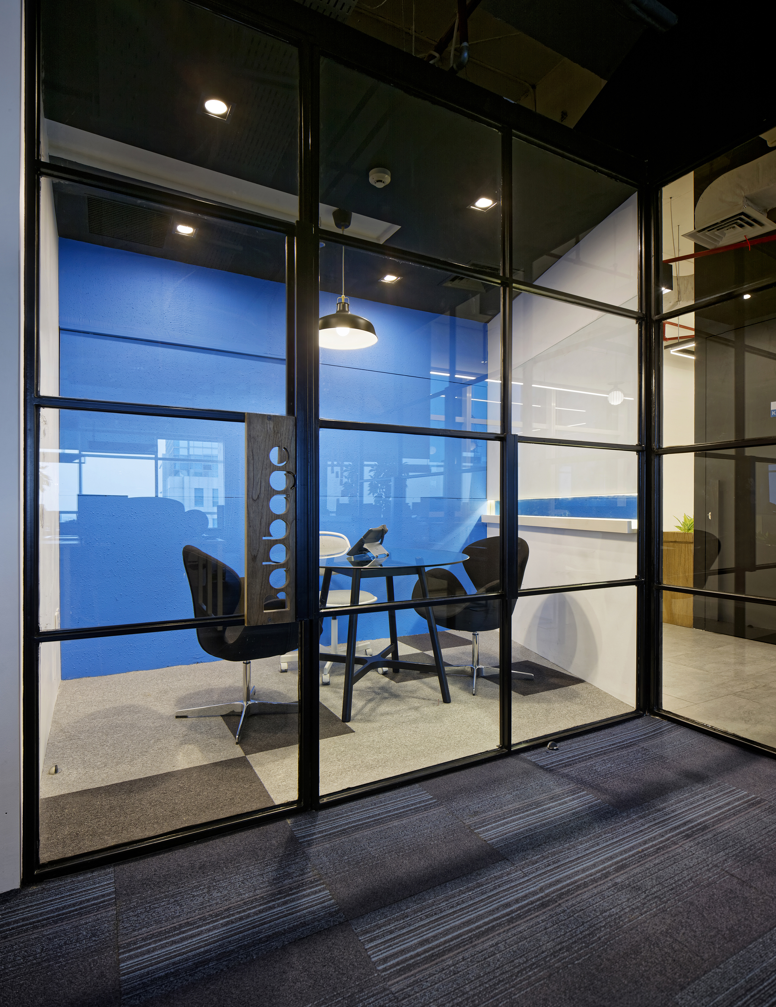 蓝工业风旅图办公室设计-20