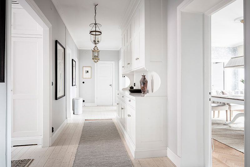 深蓝花卉壁纸 | 瑞典哥德堡大胆斯堪的纳维亚公寓设计-24