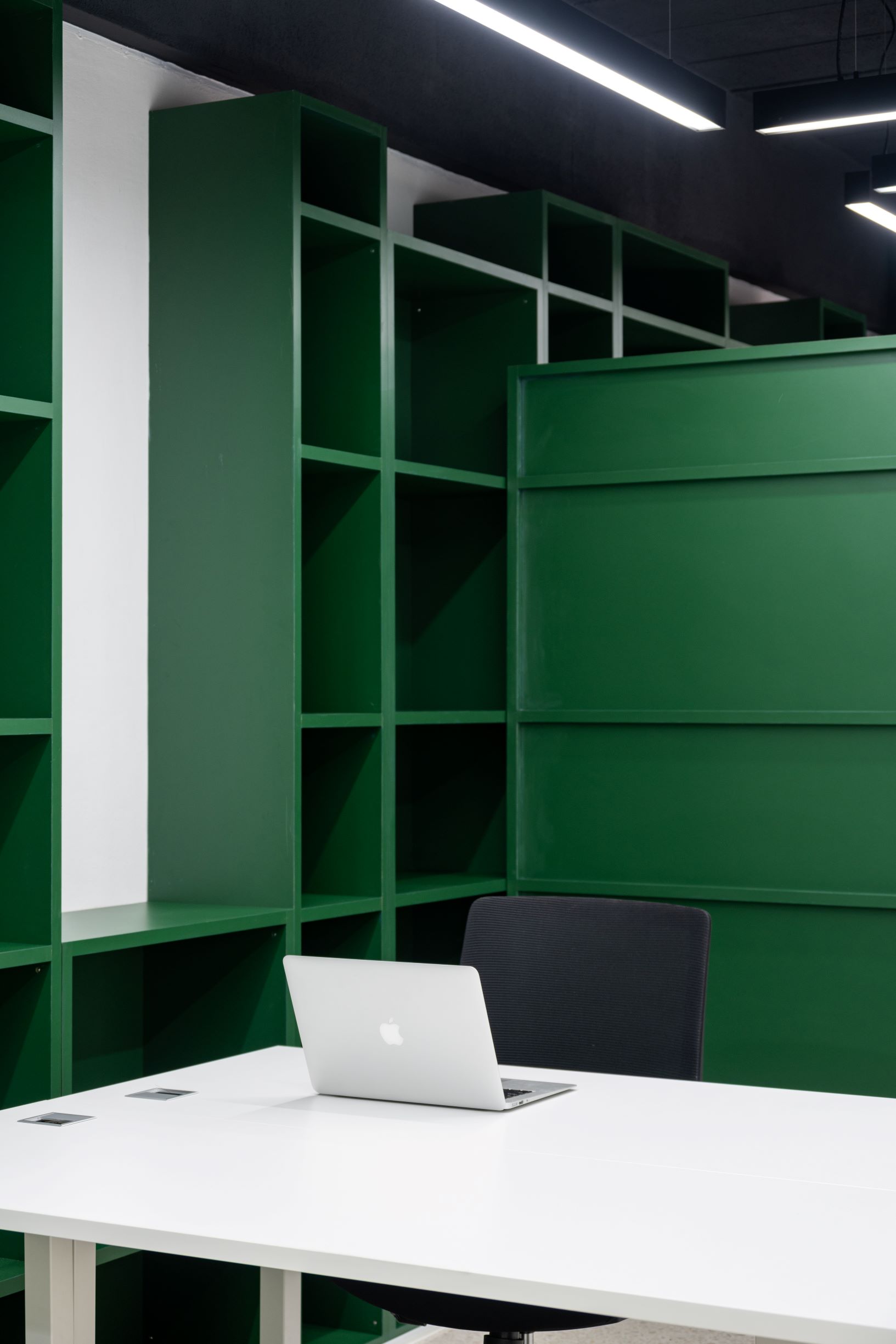 曼谷小型审计办公室的绿色木柜创意设计丨泰国曼谷-41