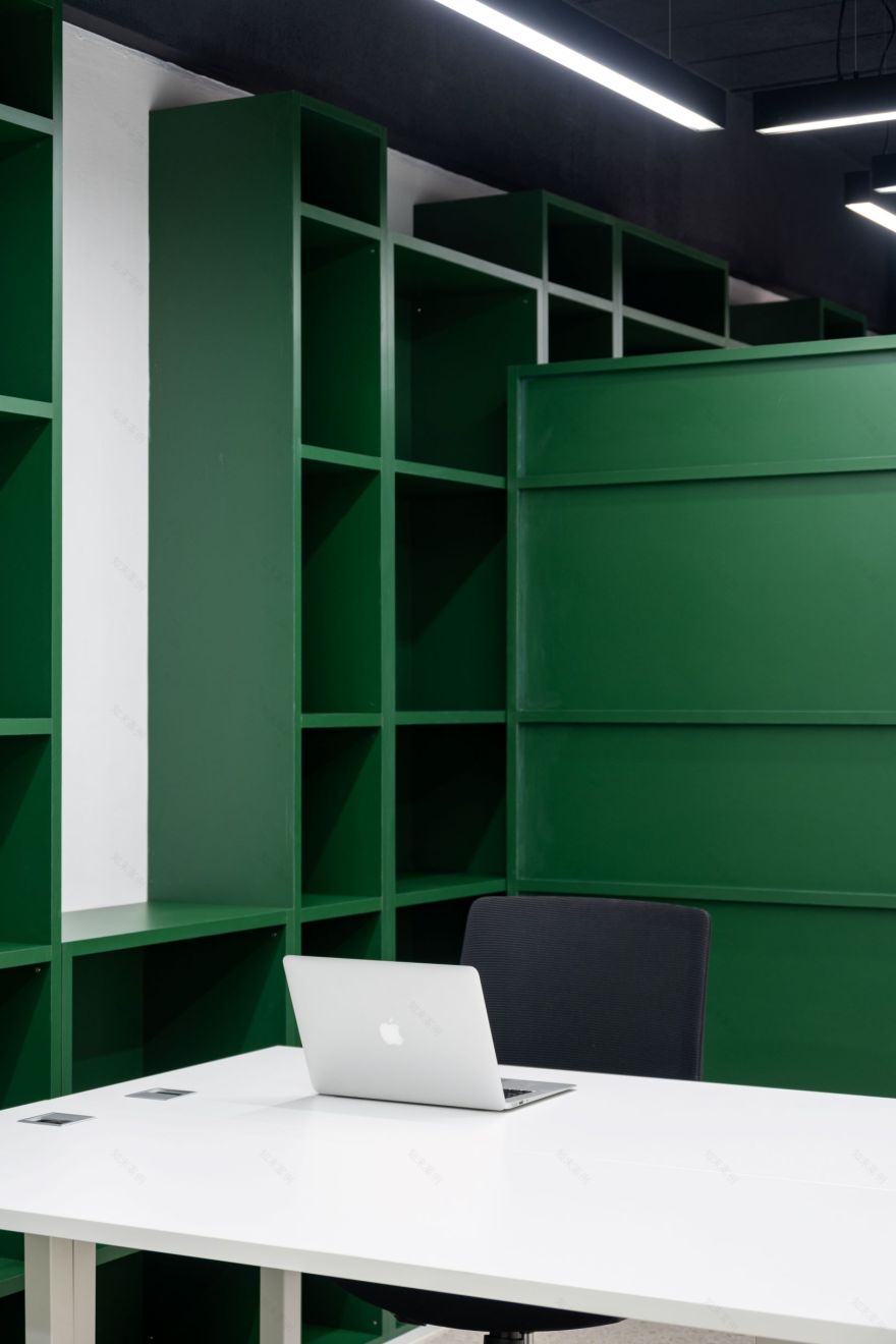 曼谷小型审计办公室的绿色木柜创意设计丨泰国曼谷-41