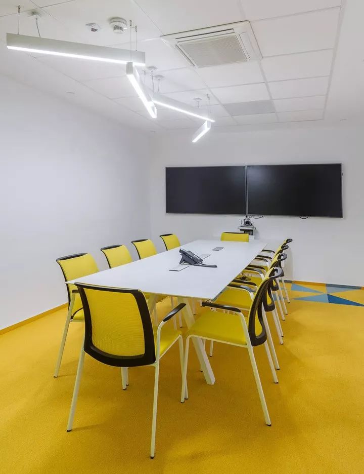 科幻未来主义元素融入的 Thales 泰雷兹办公室设计-30