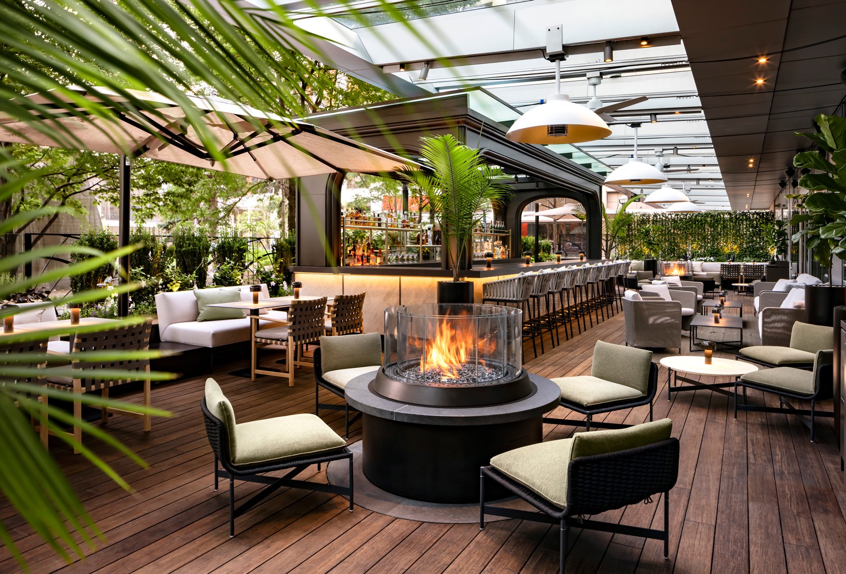 Epoch Bar & Kitchen Terrace at The Ritz-Carlton Toronto -7