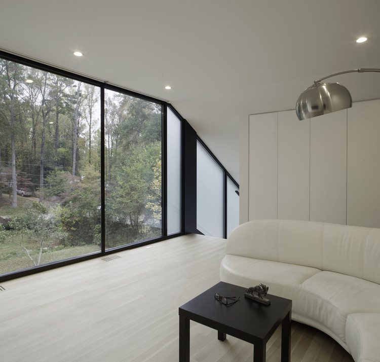 Medlin Residence | 受限场地上的紧凑“L”形住宅-15