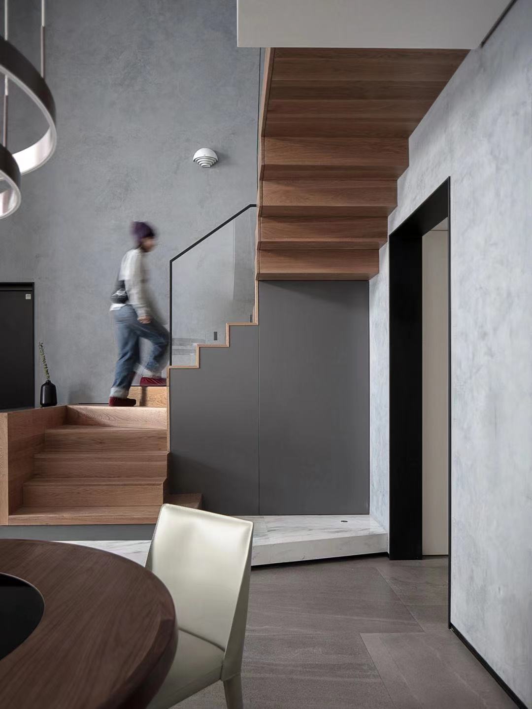 300㎡的跃层｜超强视觉系组合空间，很有腔调-0