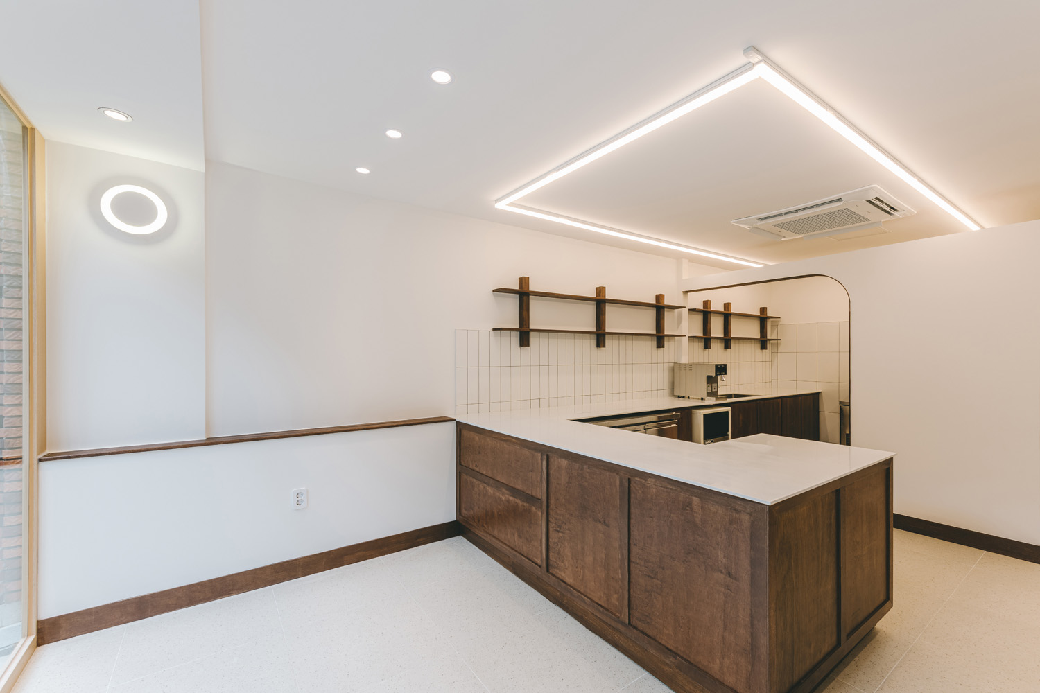 白色与木质，12 平小空间的精致设计-5