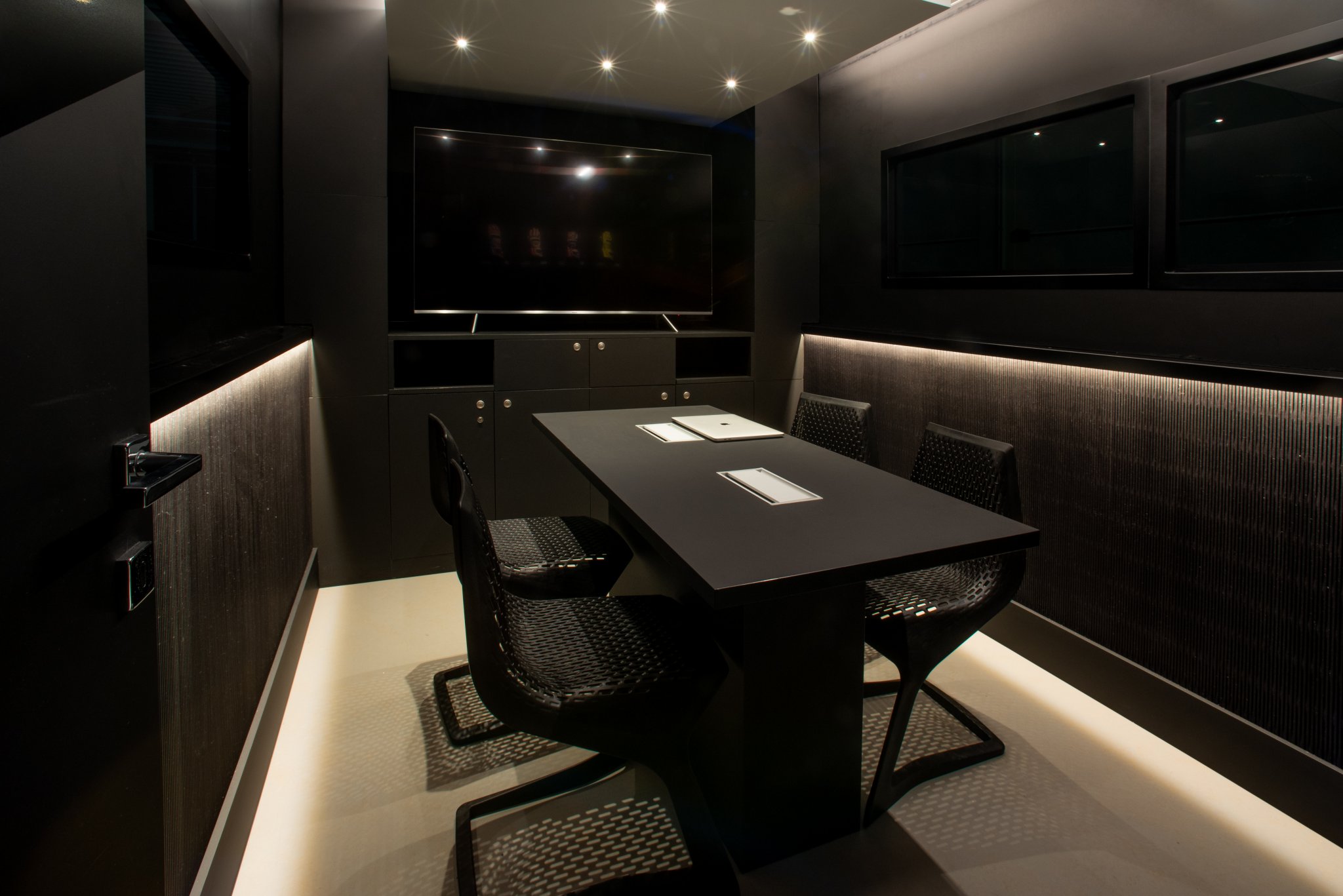 REV'IT! 赛车技术中心丨Martijn Frank Dirks-7