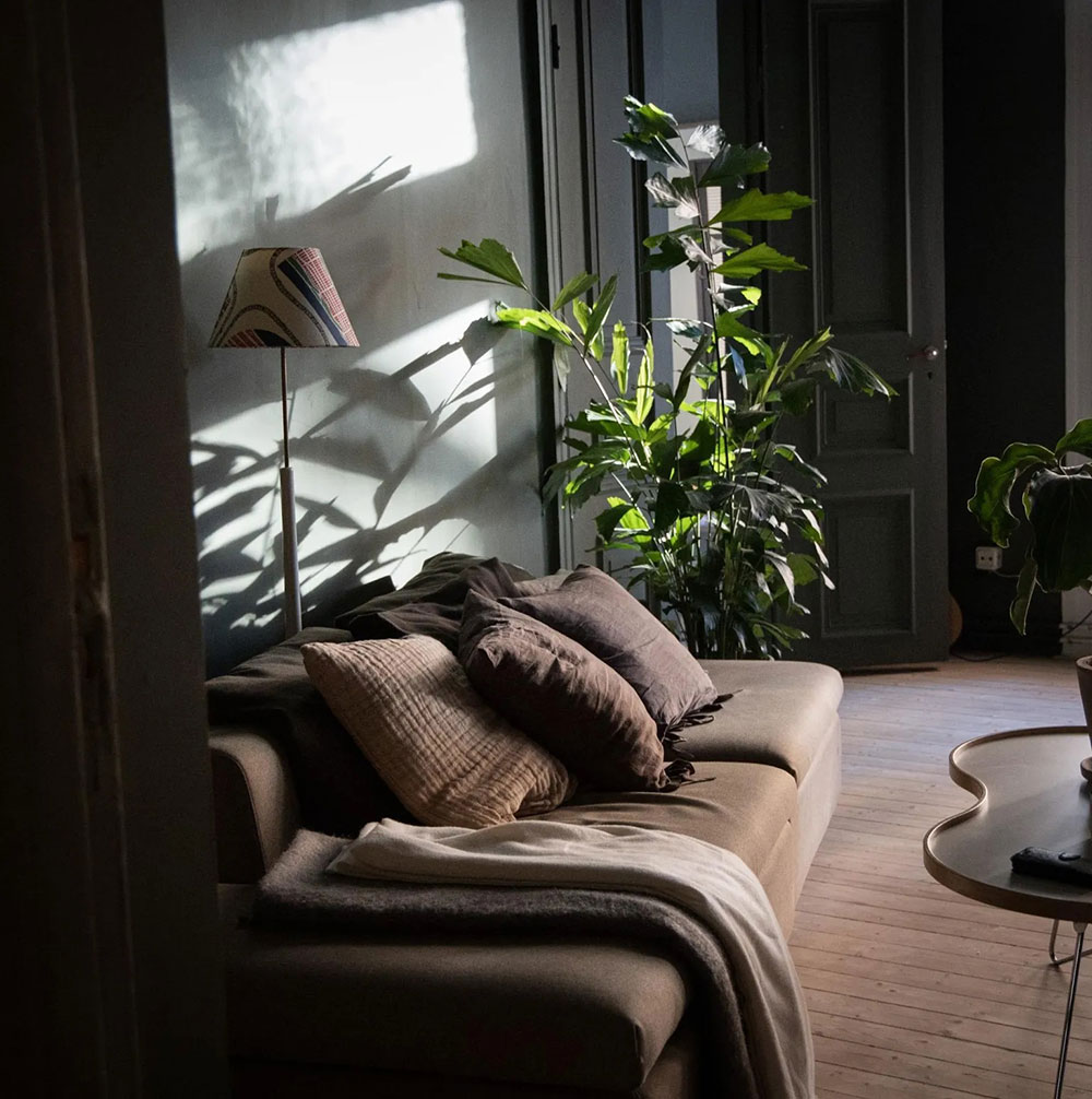 瑞典大胆绿色公寓设计，充满戏剧性魅力-8