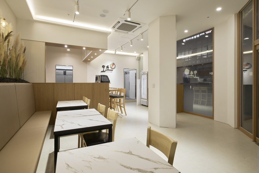 简约 17 坪家居设计，展现白色与木纹的清新之美-11