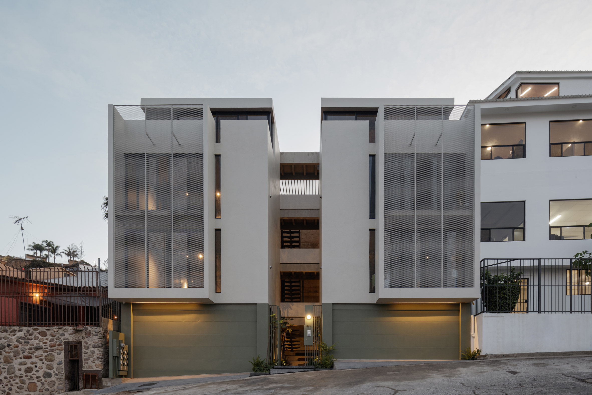 蒂华纳混凝土公寓 | 简洁设计与环保材料的完美结合-3