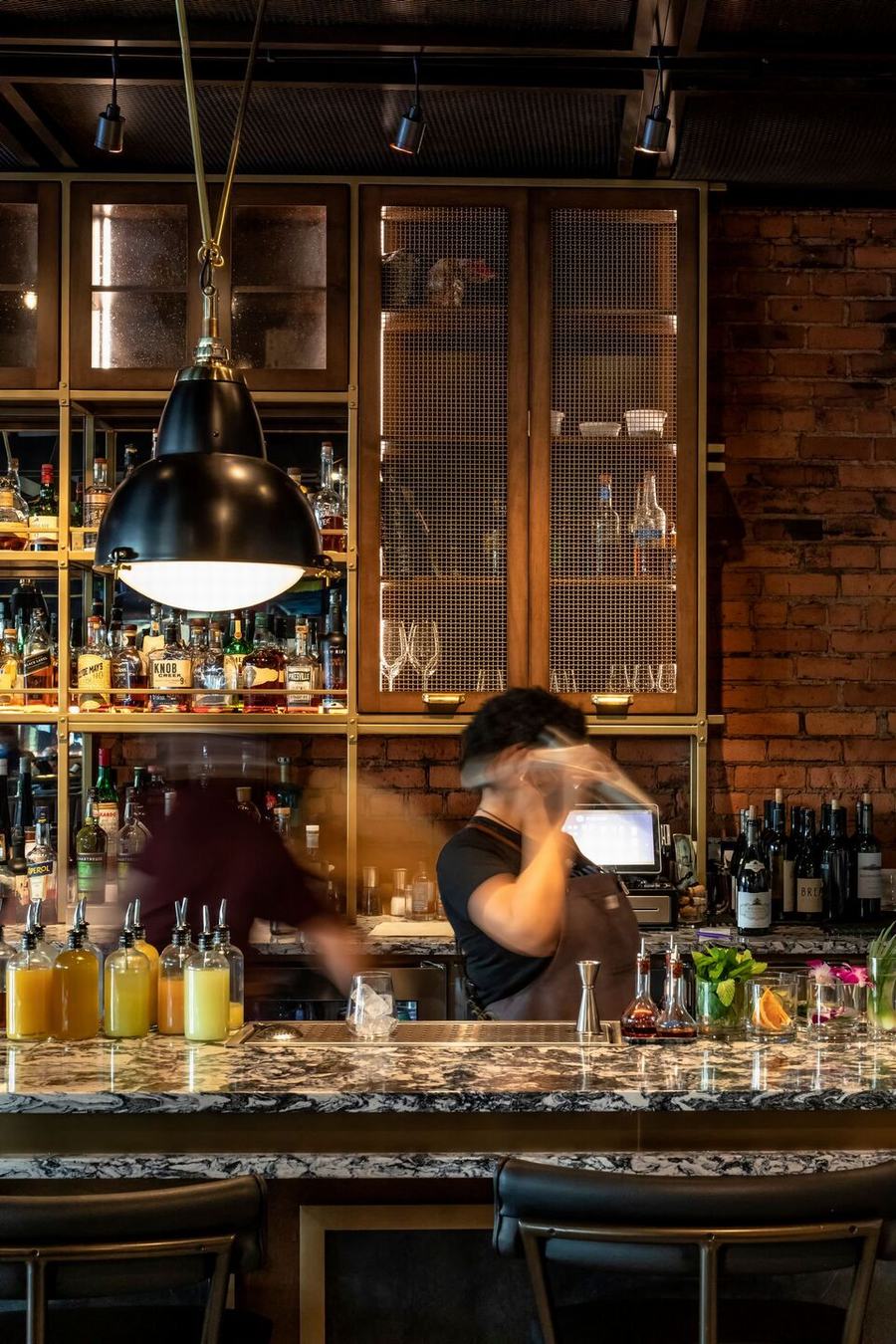 新地中海美式小酒馆，还原街头风貌 - 米尚丽零售设计网 MISUNLY- 美好品牌店铺空间发现者-4