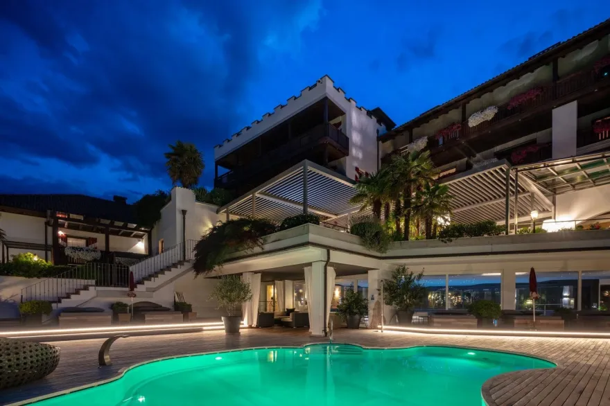 意大利古堡酒店的现代绿意空间-8