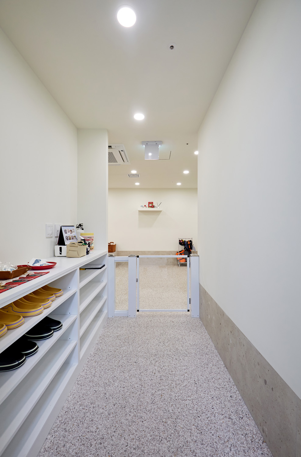 现代简约风格的 32 平米娱乐室设计-15