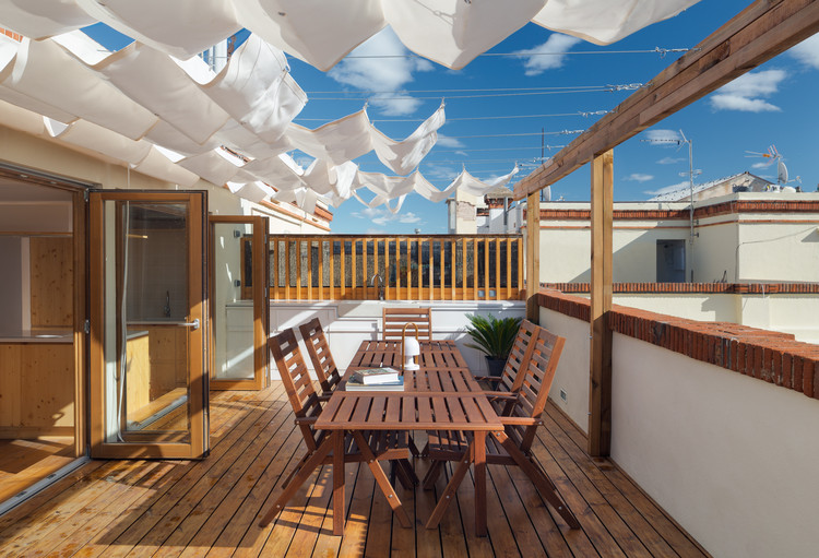 西班牙阁楼公寓变身舒适休闲空间-5