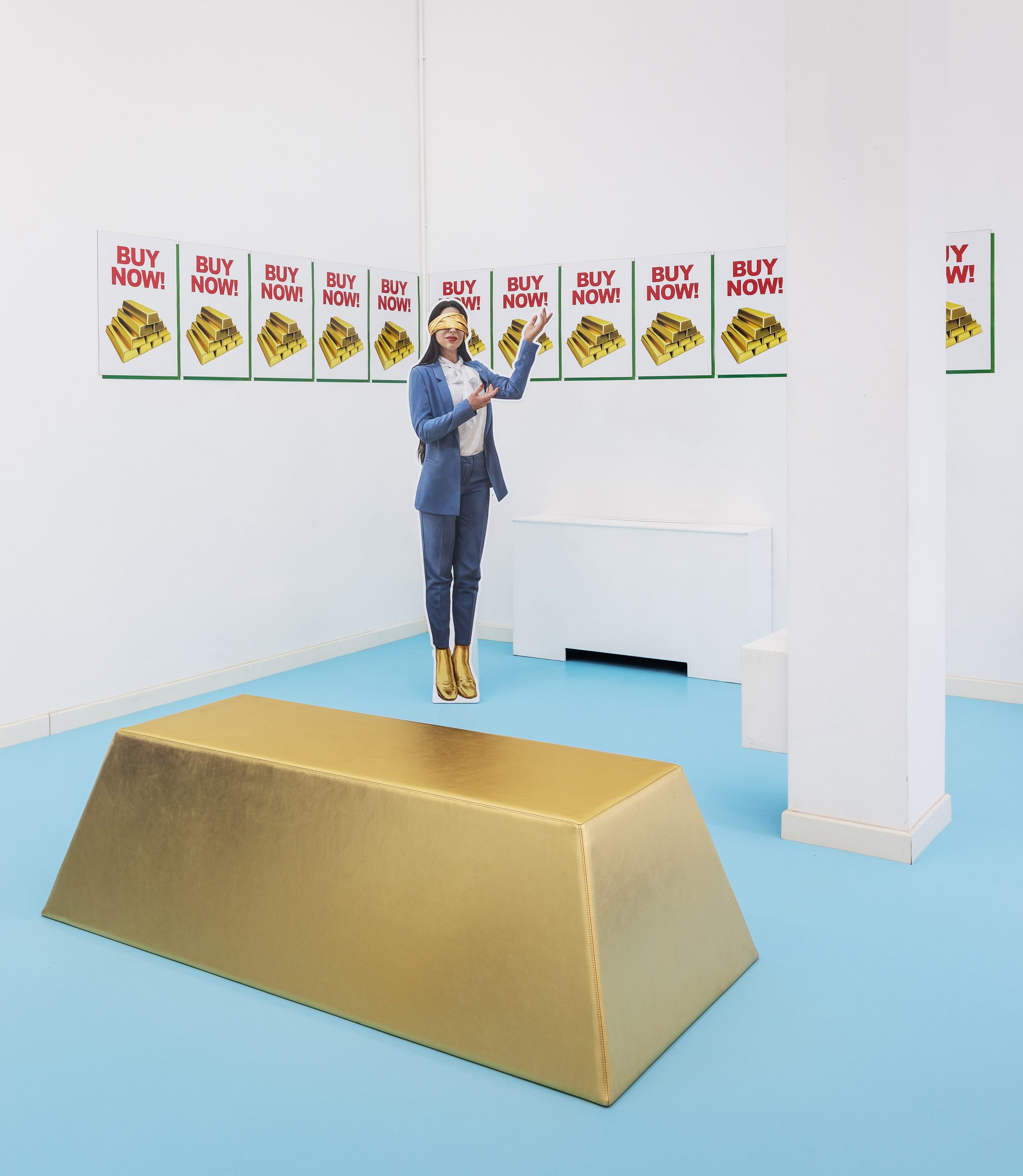 米兰设计周"上帝"展览 探索金钱与权力痴迷-3