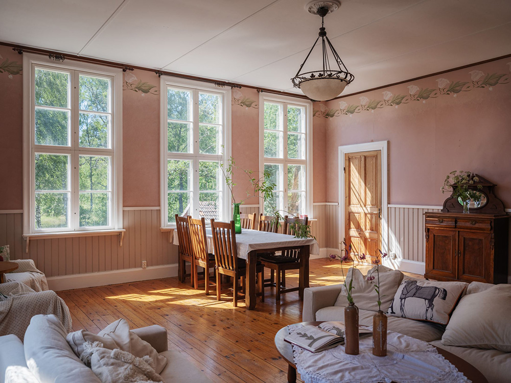 瑞典老村校改造的大型明亮别墅-48