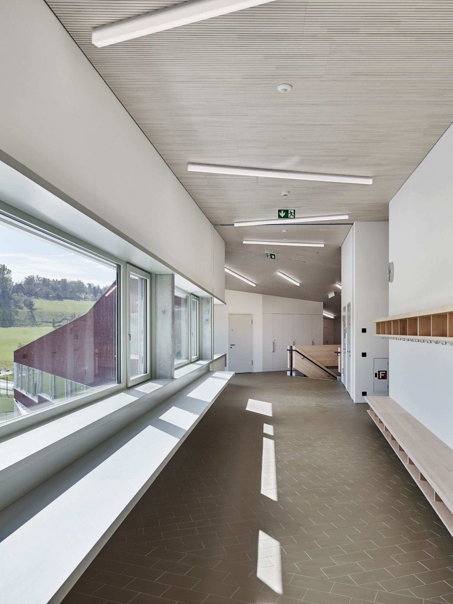 NiederwangenRied 学校和运动场丨瑞士丨BüningPfaue Kartmann Architekten-43