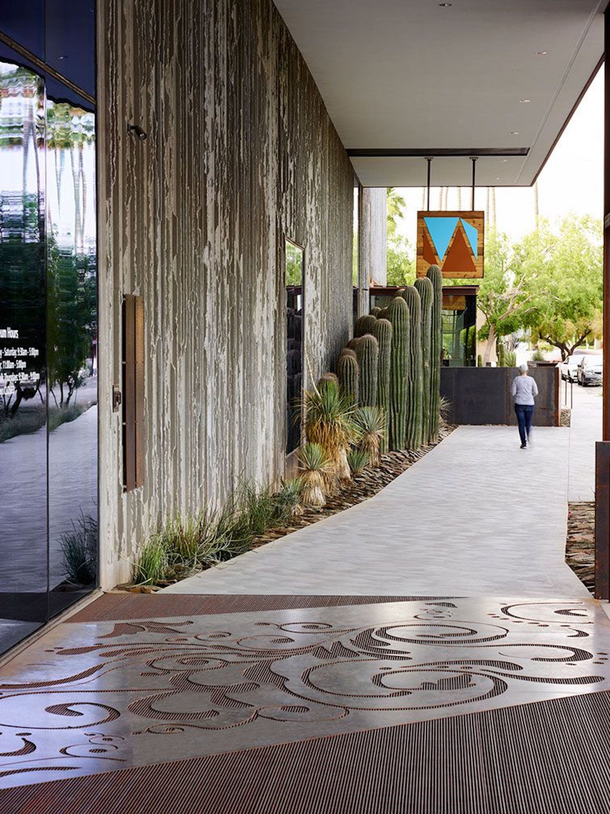 亚利桑那州斯科茨代尔西方博物馆 · 沙漠景观中的绿色创新-20