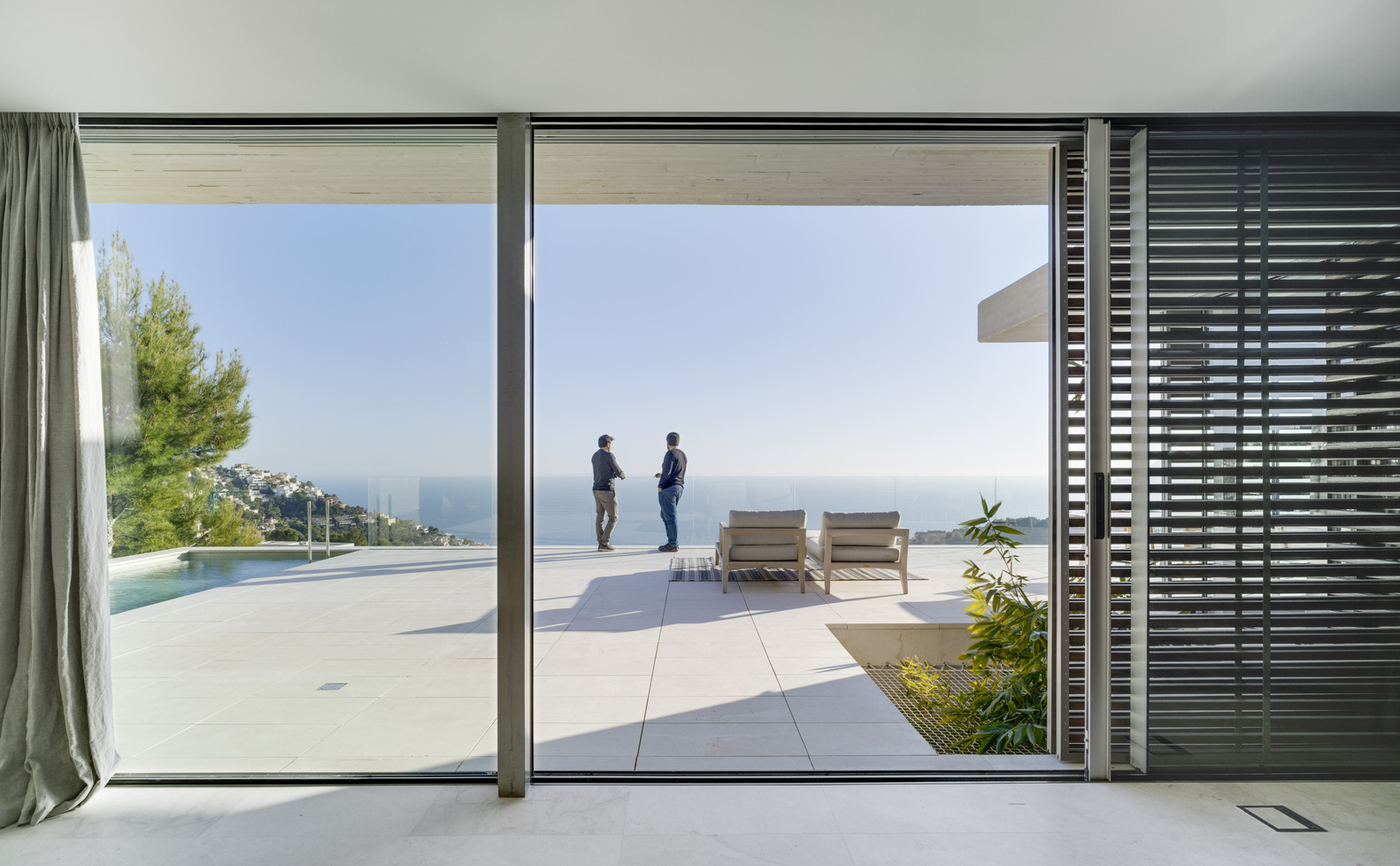 嵌入山体的独特度假屋-23