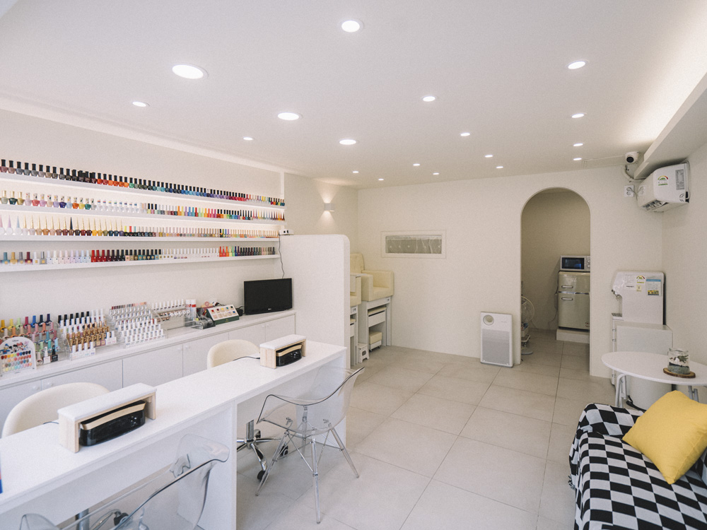 极简 14 坪家居店设计，感受纯净白色魅力-4