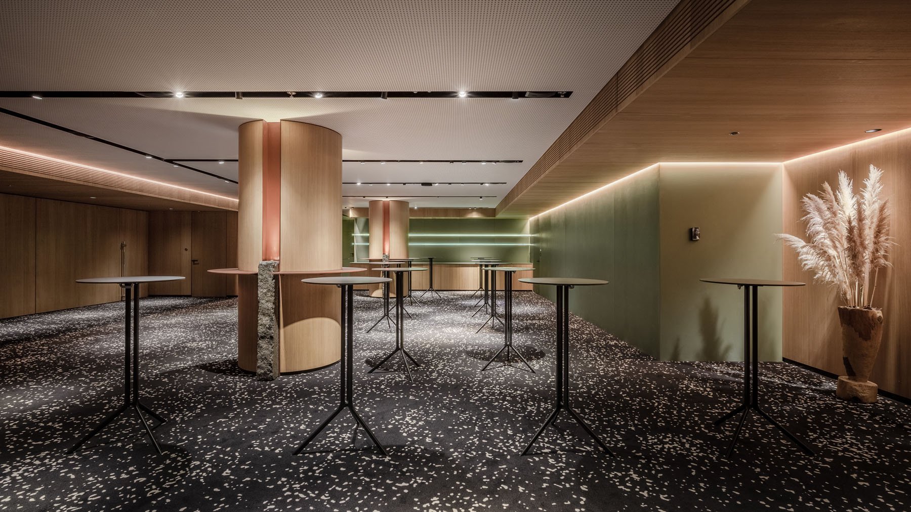 GRAND EMILY HOTEL/ Конференц Зал — YOD Group-7