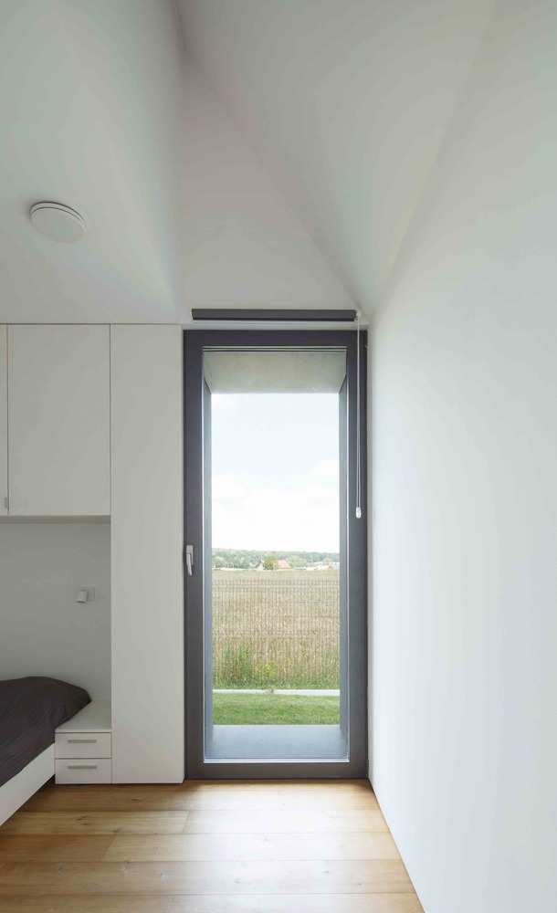 波兰提西郊区的现代农庄风格住宅-49