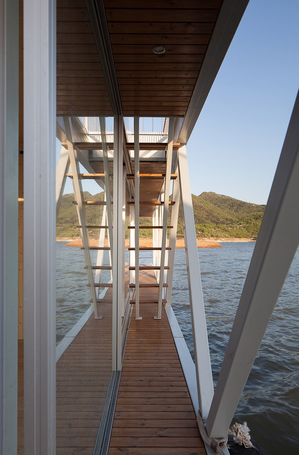 “漂浮之翼”度假船屋，中国 / FRIDAY-29