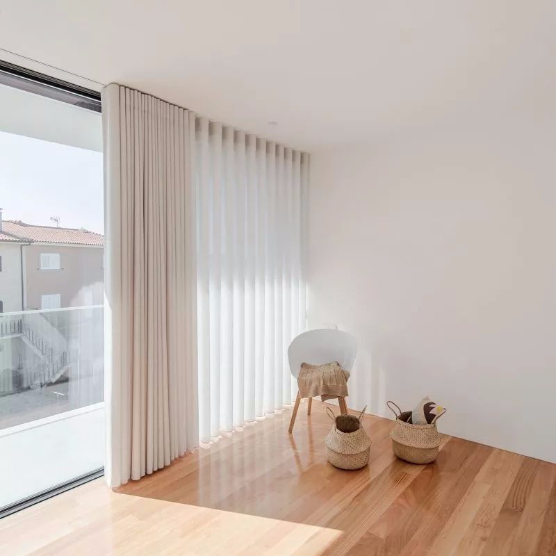 温情葡萄牙丨捕捉阳光的小屋-26