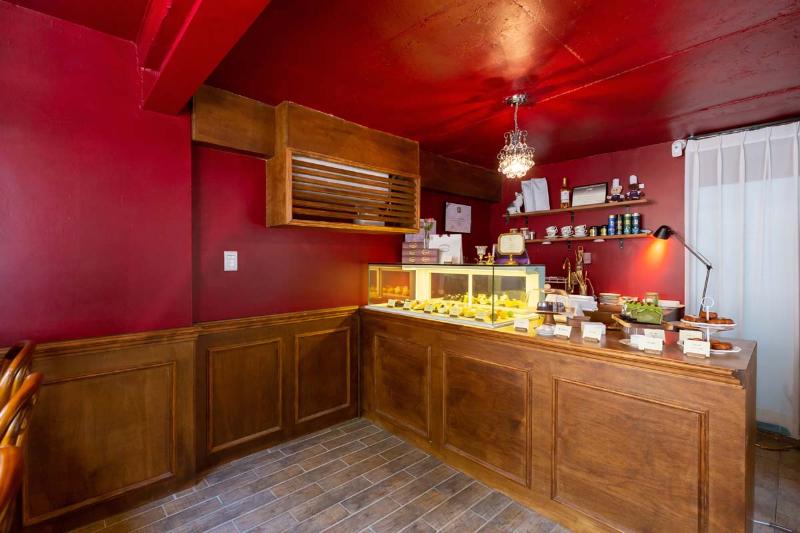 红点设计奖得主，10 坪创意甜品店室内设计解析-3