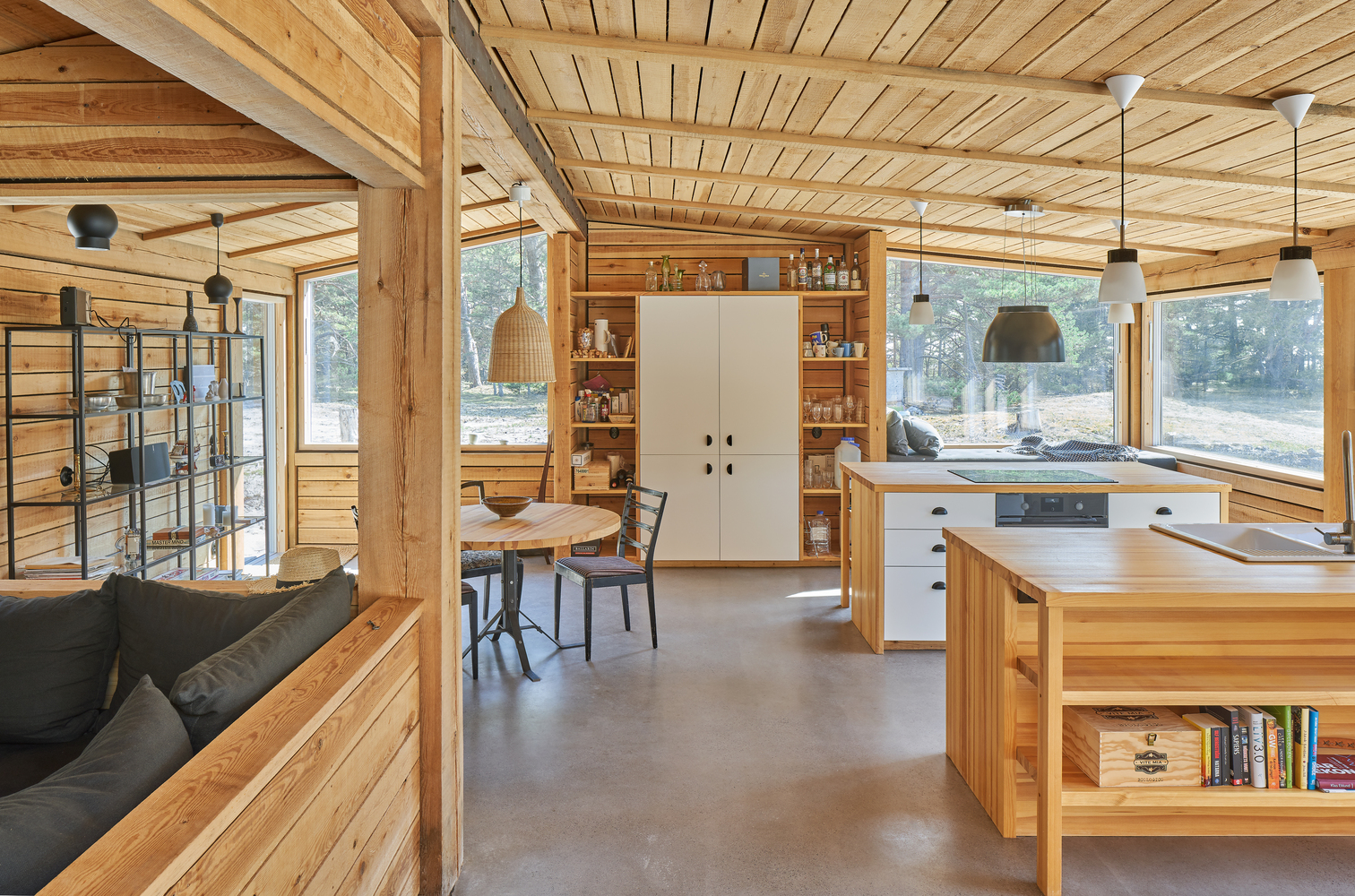 哥特兰海景度假屋 | 垂直木结构与大海的完美融合-41