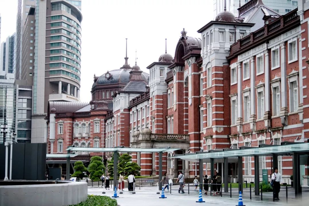 东京苹果旗舰店，现代与自然的和谐融合-2